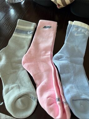 NWOT Nike 3-Pack Crew Socks in Sage Green, Pastel Pink & Light Blue